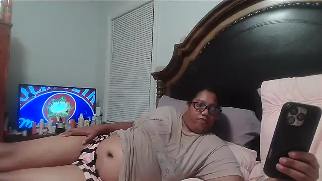 ebonyred online show from May 7, 1:11 am