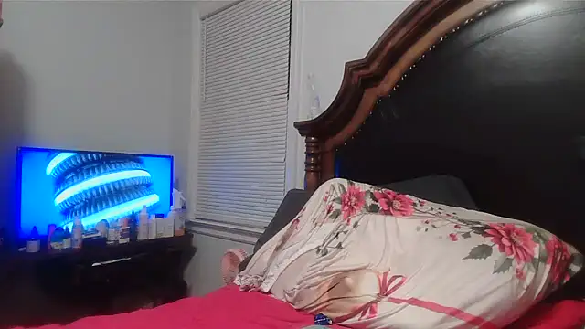 ebonyred online show from June 16, 12:46 am