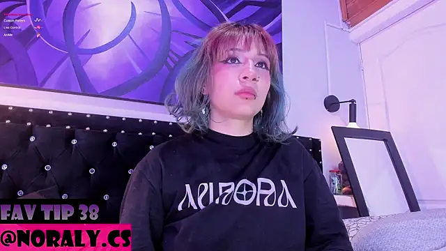 Snapshot of hey_noraly chatting on May 10, 4:17 am hey noraly online show from May 10, 4:17 am
