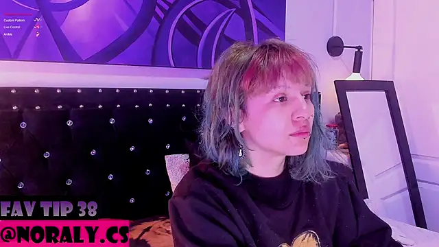 Snapshot of hey_noraly chatting on May 15, 4:08 am hey noraly online show from May 15, 4:08 am