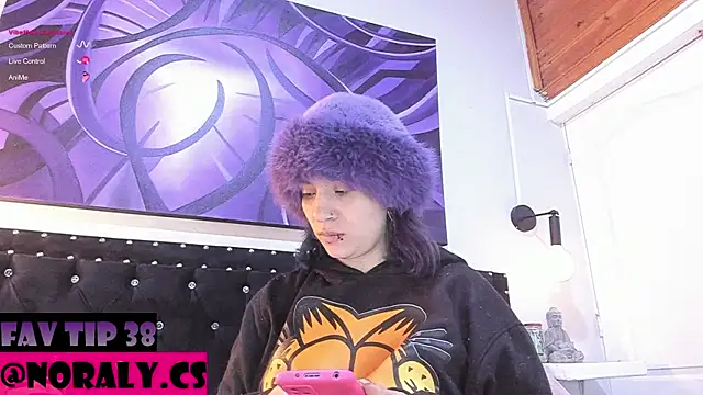 Snapshot of hey_noraly chatting on June 15, 4:15 am hey noraly online show from June 15, 4:15 am