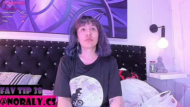 Snapshot of hey_noraly chatting on June 19, 4:17 am hey noraly online show from June 19, 4:17 am