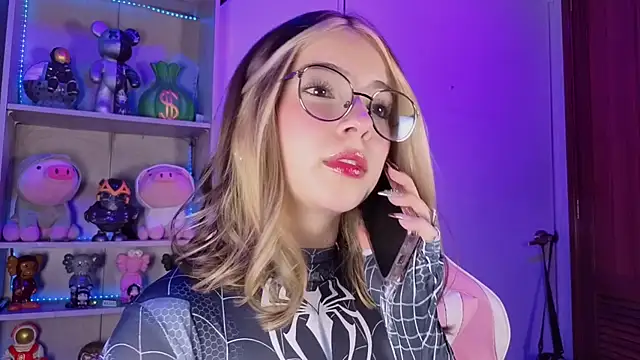 EmilyMiller  online show from September 9, 4:39 pm