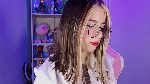 EmilyMiller  online show from September 23, 5:05 pm