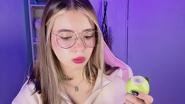 EmilyMiller  online show from October 15, 4:51 pm