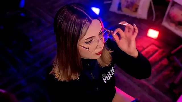 EmilyMiller  online show from July 11, 3:59 pm