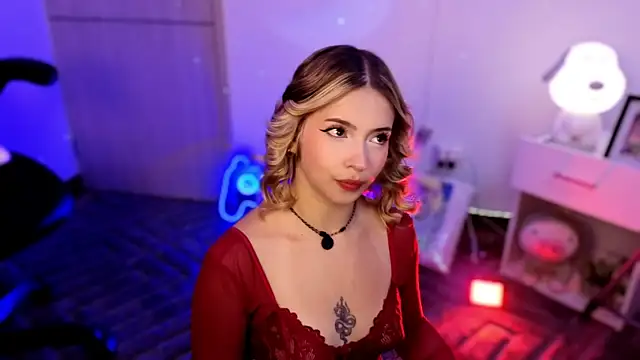 EmilyMiller  online show from August 1, 3:44 pm