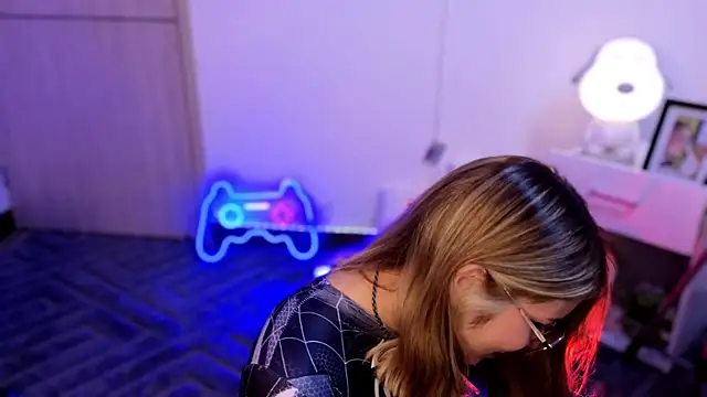 EmilyMiller  online show from August 3, 4:55 pm
