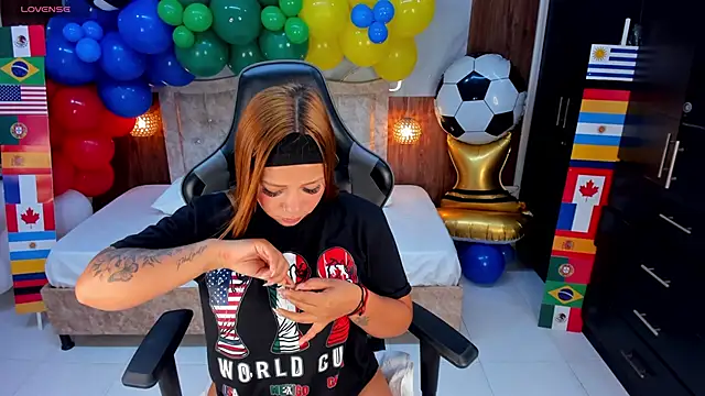 Snapshot of mia_18v chatting on June 16, 8:00 pm mia 18v online show from June 16, 8:00 pm