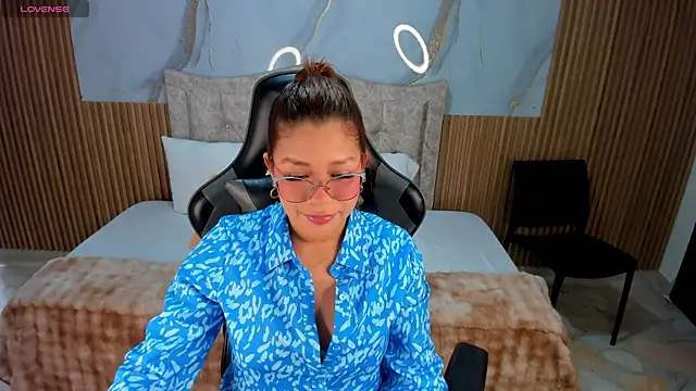 Snapshot of mia_18v chatting on July 30, 8:08 pm mia 18v online show from July 30, 8:08 pm