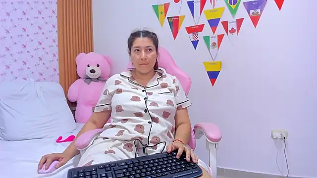 Soyqueen online show from July 13, 3:59 pm