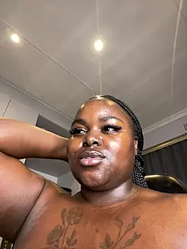 Snapshot of Honeycoco0211 chatting on May 23, 3:34 am Honeycoco0211 online show from May 23, 3:34 am