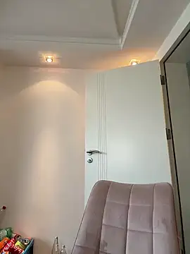 Lady Knaller online show from March 12, 9:34 am