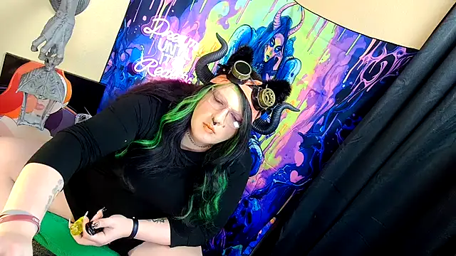 Snapshot of Blakelytgirl chatting on May 16, 10:01 am Blakelytgirl online show from May 16, 10:01 am