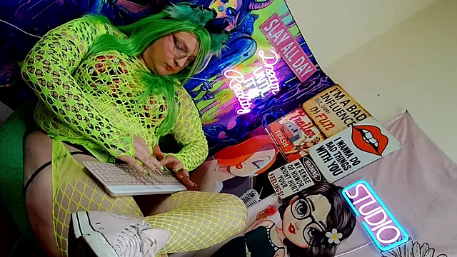 Snapshot of Blakelytgirl chatting on May 30, 10:12 am Blakelytgirl online show from May 30, 10:12 am