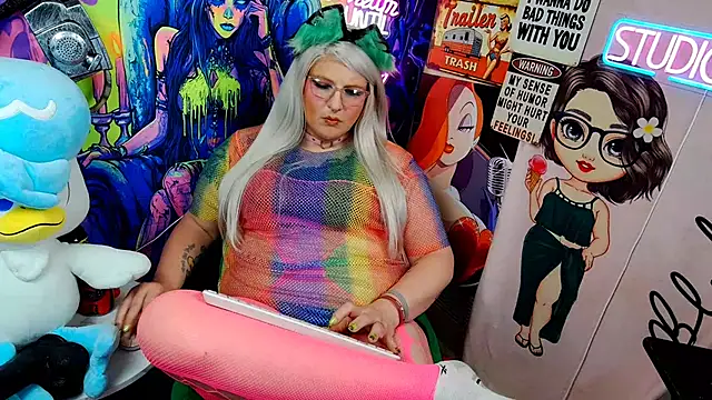 Snapshot of Blakelytgirl chatting on June 6, 9:14 am Blakelytgirl online show from June 6, 9:14 am