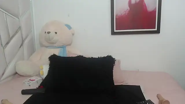 celestesouzalatin online show from January 6, 9:43 pm