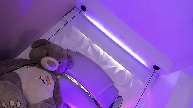 Dalila Thoms online show from January 20, 1:32 pm