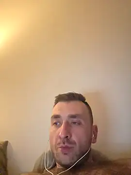 Snapshot of TIGERRR86 chatting on March 8, 2:37 am TIGERRR86 online show from March 8, 2:37 am