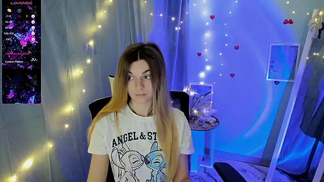Snapshot of Sweet_me_ chatting on January 19, 10:39 am Sweet me online show from January 19, 10:39 am