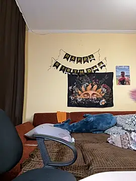 Crayzy Luv online show from March 5, 10:10 pm