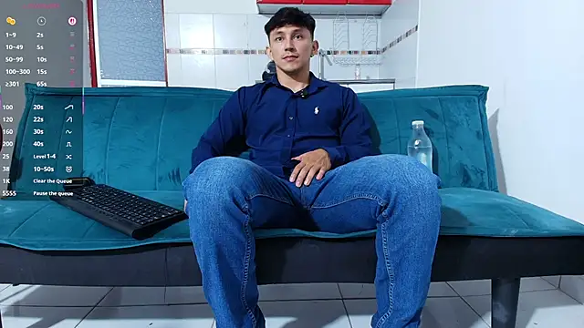 Snapshot of jacques_cardiet chatting on June 18, 4:33 pm jacques cardiet online show from June 18, 4:33 pm