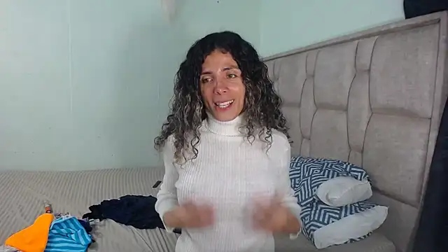 Nadia Monroe online show from December 28, 11:37 pm