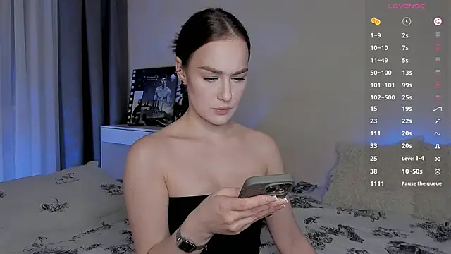 Snapshot of _RocketWay_ chatting on February 19, 7:27 pm RocketWay online show from February 19, 7:27 pm