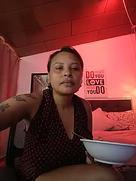 Snapshot of Dominik_girl chatting on June 19, 7:17 pm Dominik girl online show from June 19, 7:17 pm