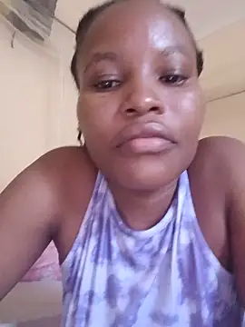 Snapshot of petite_babe chatting on June 8, 10:04 am petite babe online show from June 8, 10:04 am