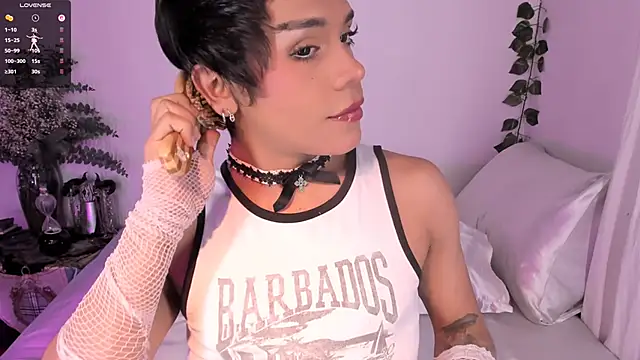 Snapshot of Danigio chatting on November 8, 4:01 am Danigio online show from November 8, 4:01 am