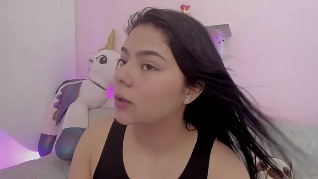 Snapshot of Oriana_Guzman chatting on May 9, 5:01 am Oriana Guzman online show from May 9, 5:01 am