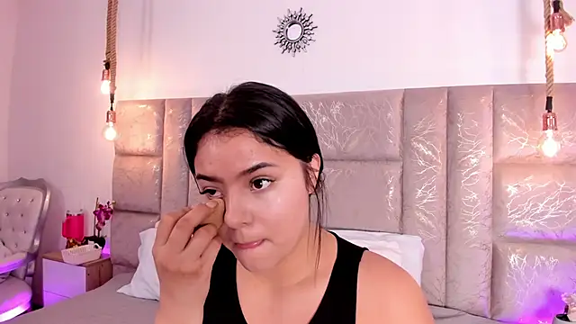 Snapshot of Oriana_Guzman chatting on June 12, 6:23 am Oriana Guzman online show from June 12, 6:23 am
