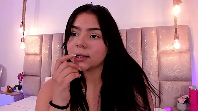 Snapshot of Oriana_Guzman chatting on June 25, 5:12 am Oriana Guzman online show from June 25, 5:12 am