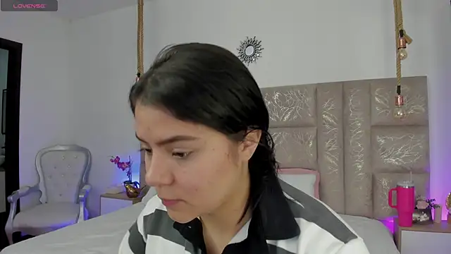Snapshot of Oriana_Guzman chatting on July 31, 7:24 pm Oriana Guzman online show from July 31, 7:24 pm