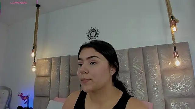 Snapshot of Oriana_Guzman chatting on August 7, 12:34 am Oriana Guzman online show from August 7, 12:34 am