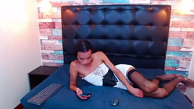 Foxy Ella  online show from March 14, 2:30 pm