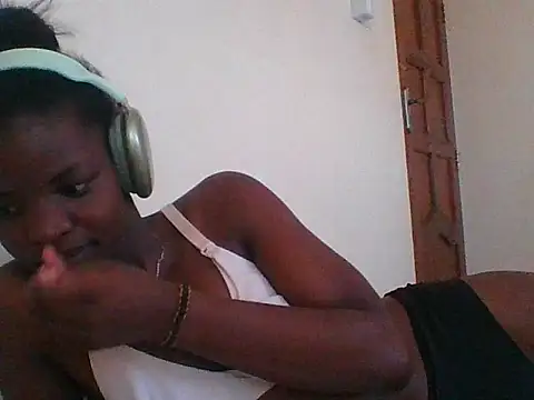 Snapshot of hotgal1112 chatting on November 26, 10:05 am hotgal1112 online show from November 26, 10:05 am