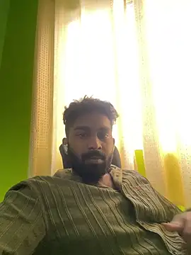 Snapshot of Handsomehunk_4U chatting on December 18, 9:58 am Handsomehunk 4U online show from December 18, 9:58 am