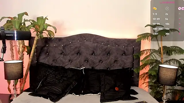 Snapshot of candy_canne__ chatting on December 20, 6:35 pm candy canne online show from December 20, 6:35 pm