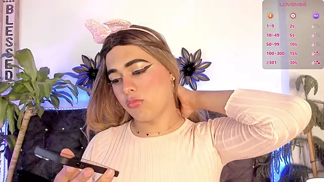 Snapshot of candy_canne__ chatting on February 4, 8:49 pm candy canne online show from February 4, 8:49 pm