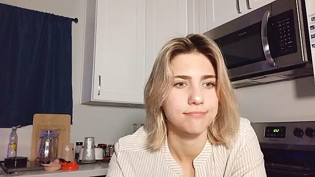 NatalieKneals online show from February 1, 2:54 am