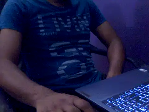 Snapshot of akinston chatting on August 2, 4:33 am akinston online show from August 2, 4:33 am