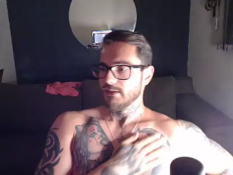 Snapshot of clark_r chatting on September 23, 10:57 pm clark r online show from September 23, 10:57 pm