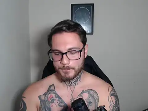 Snapshot of clark_r chatting on June 12, 12:09 am clark r online show from June 12, 12:09 am