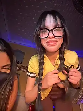 Snapshot of ORLA86 chatting on December 13, 10:15 pm ORLA86 online show from December 13, 10:15 pm