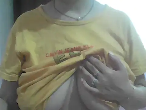 Snapshot of AnaXBerry chatting on May 16, 6:21 am AnaXBerry online show from May 16, 6:21 am