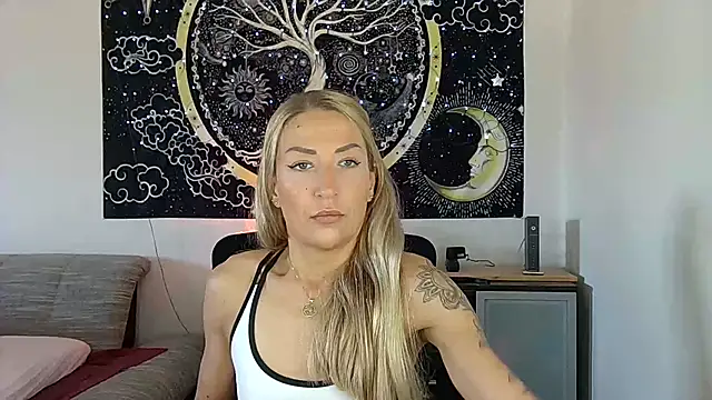 Snapshot of SexxyLiviaa chatting on July 25, 5:38 am SexxyLiviaa online show from July 25, 5:38 am