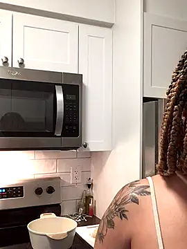 MelSaunders online show from December 9, 1:51 am