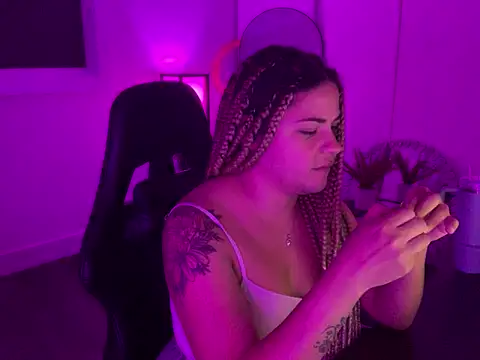 MelSaunders online show from October 26, 4:07 am